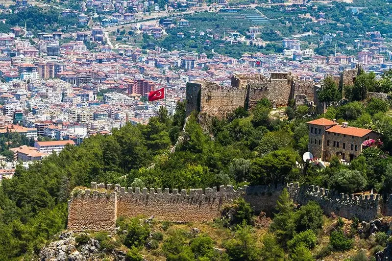 Alanya Kalesi: İhtişamlı Kızıl Kule ve Tarihi Alanya Tersanesi