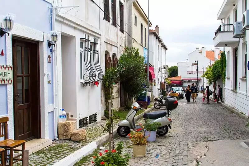 Bozcaada Gezilecek Yerler: Polente Feneri ve Gün Batımı Manzarası