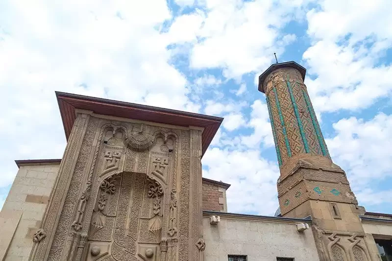 İnce Minareli Medrese: Konya'da 13. Yüzyıl Selçuklu Eseri Taş Eserler Müzesi