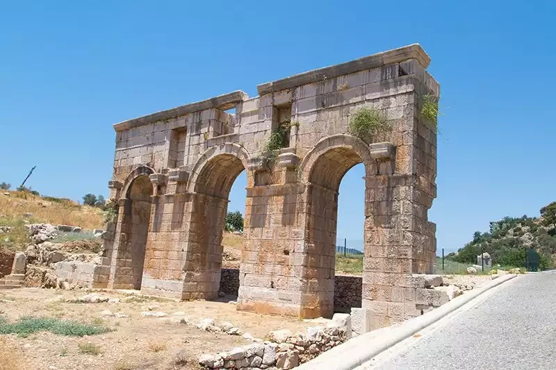 Patara Antik Kenti: Likya'nın Başkenti ve Gizli Hazinesi