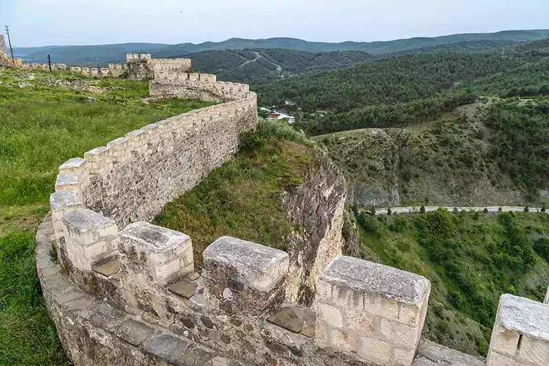 Boyabat Kalesi ve Gizemli Tünelleri ile Tarihi Boyabat Evleri