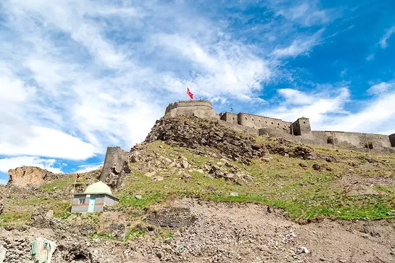 Kars Kalesi: Efsanevi Geçmişi ve Saklı Kalmış Mabedin Hikayeleri