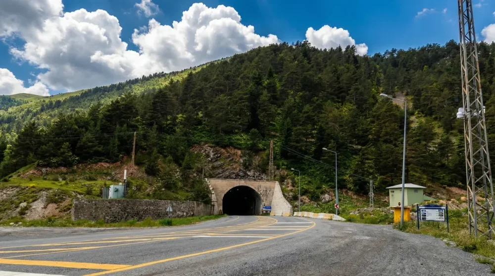 Zigana Geçidi ve Yeni Tünel: Eski Yol Açık Mı, Nasıl Gidilir?