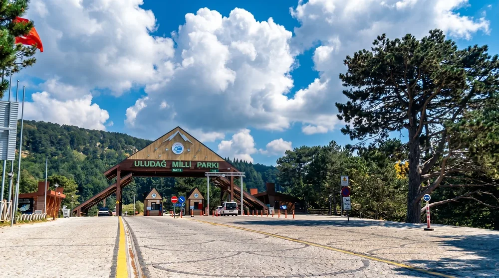 Uludağ Milli Parkı: Ulaşım, Kamp Alanları ve Gezi Rotaları
