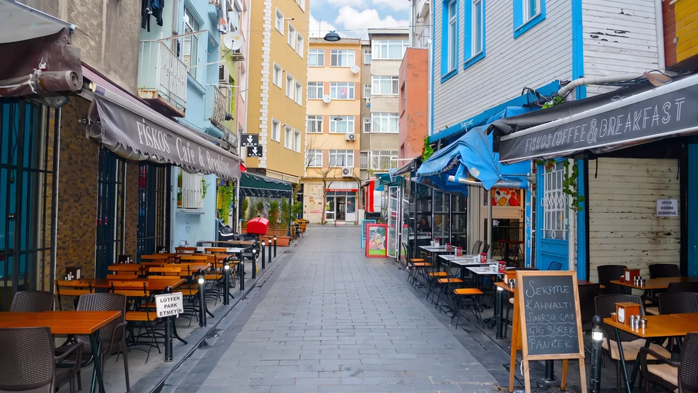 Beşiktaş Kahvaltıcılar Sokağı: Saatler, Yoğunluk ve Masa Seçimi